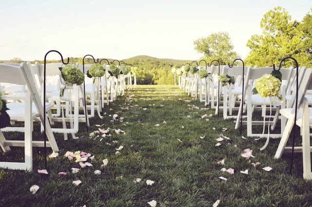 barn lawn ceremony