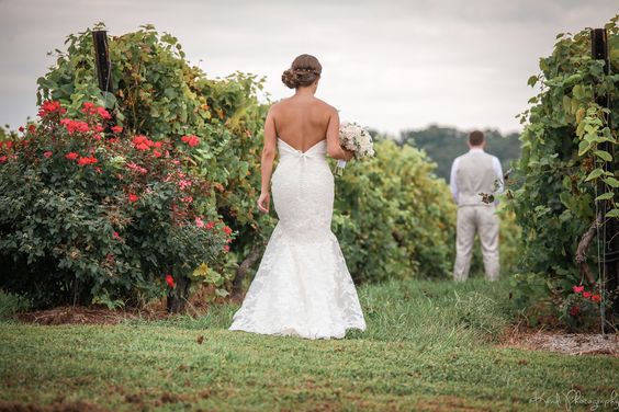 first look wedding photos