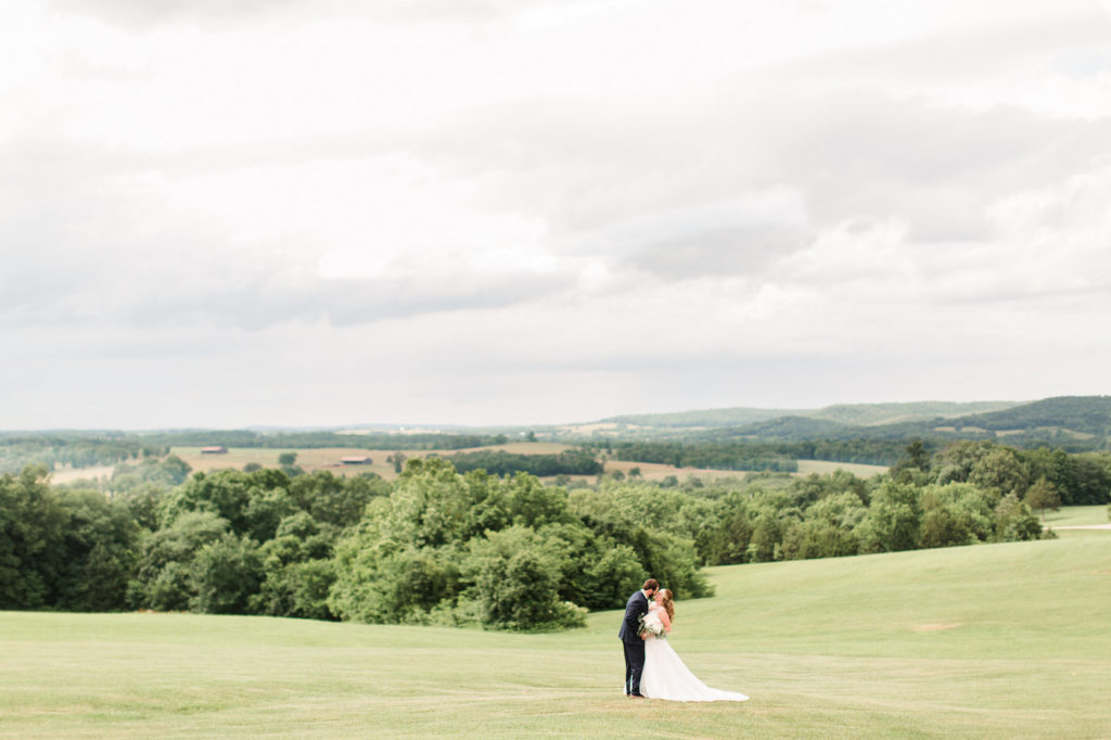 outdoor missouri wedding venue