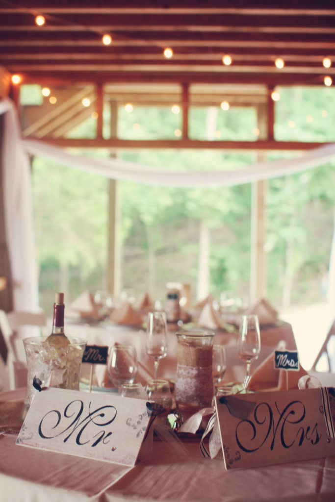 rustic barn wedding decor
